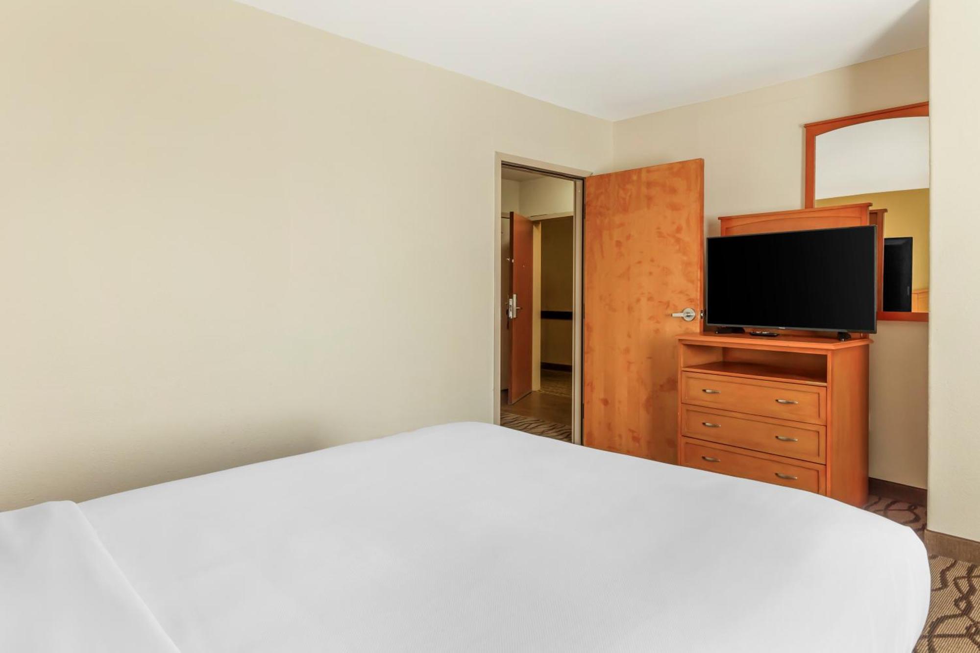 Comfort Inn & Suites Chesapeake - Portsmouth Exterior foto
